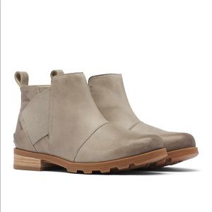 New Women’s Sorel Emelie Waterproof Chelsea Boot